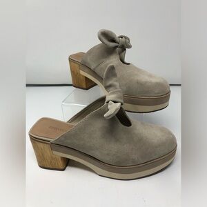 Bernardo Tan Taupe Suede Wooden Chunky Heels Mules Clogs Bow Size 8